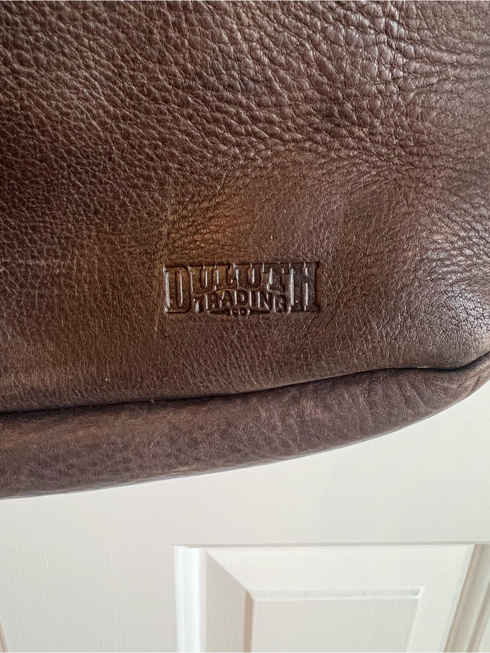Duluth Trading Co Everyday Leather Hobo Shoulder Bag in Dark Brown - Picture 3 of 16